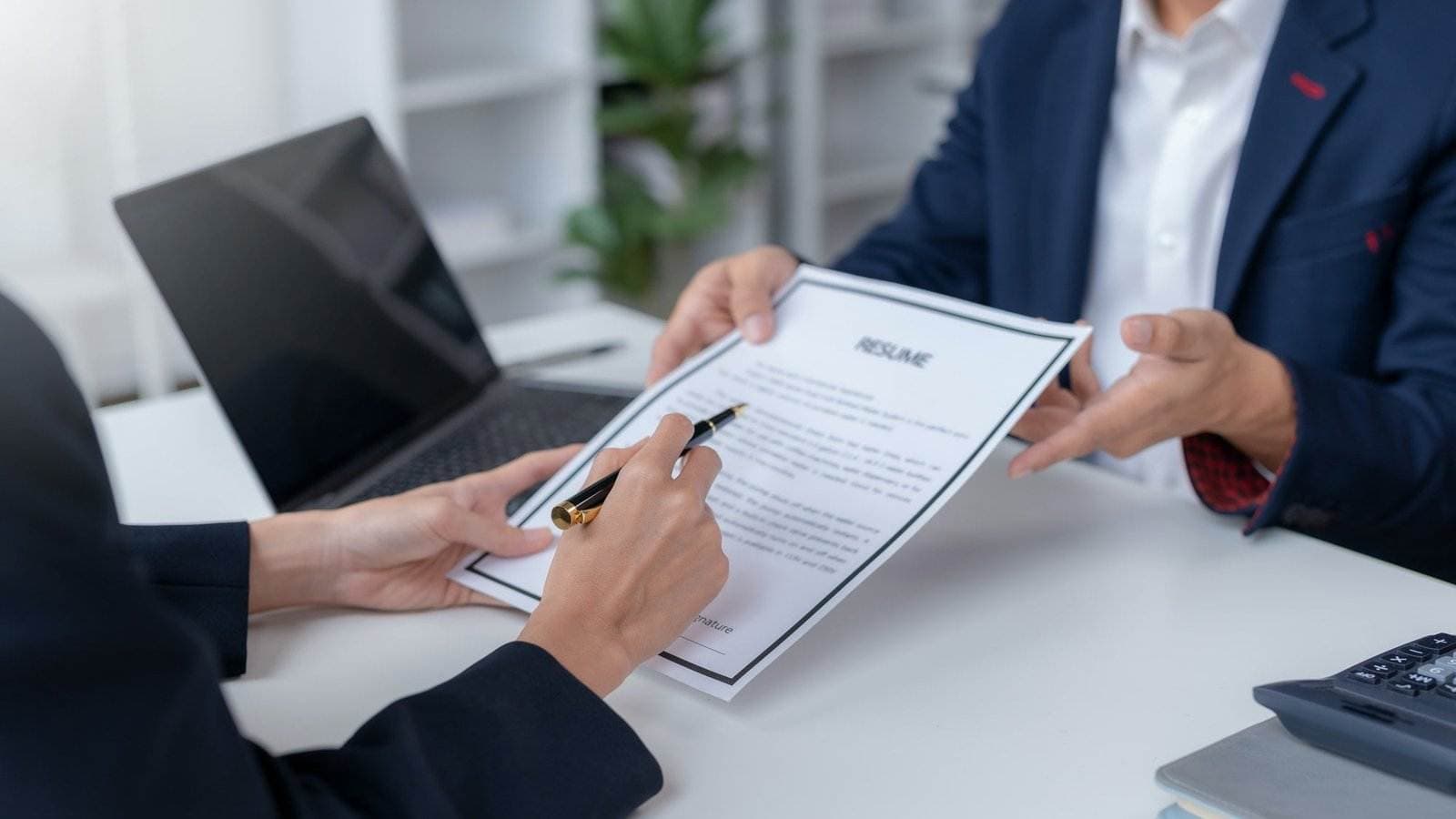 How to Write a Cover Letter That Gets Interviews in 2026: Complete Guide with Examples
